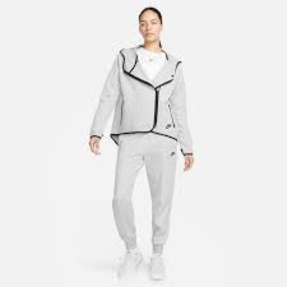 Nike Sportswear Tech Fleece OG size Medium Women’s - Picture 2 of 14